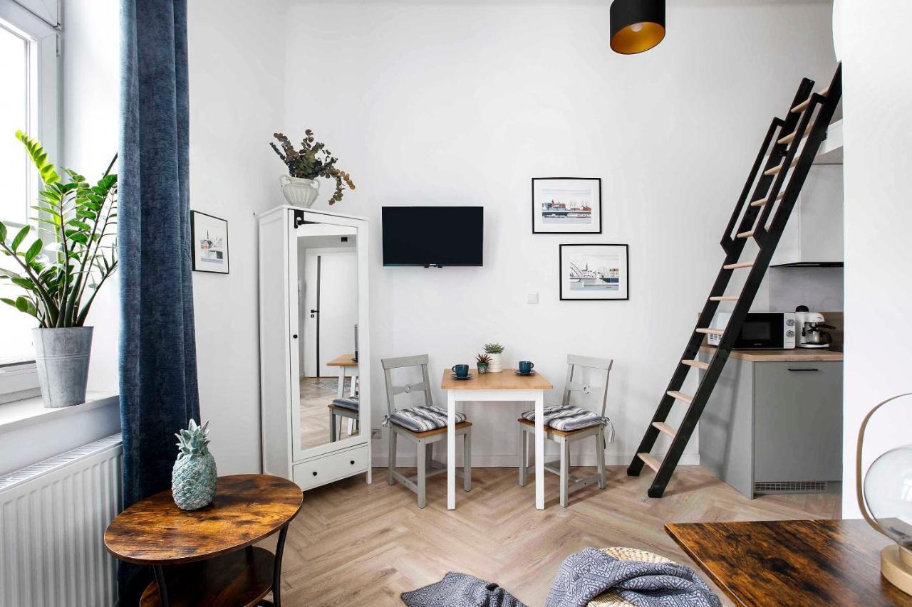 Charming With Kitchen - Old Town, Main Station Apartment